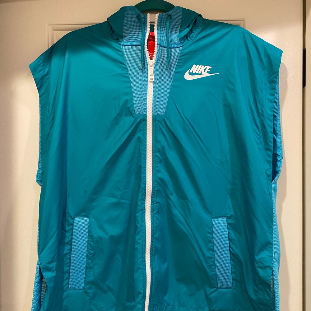 Women’s Nike Sleeveless Jacket Size XL